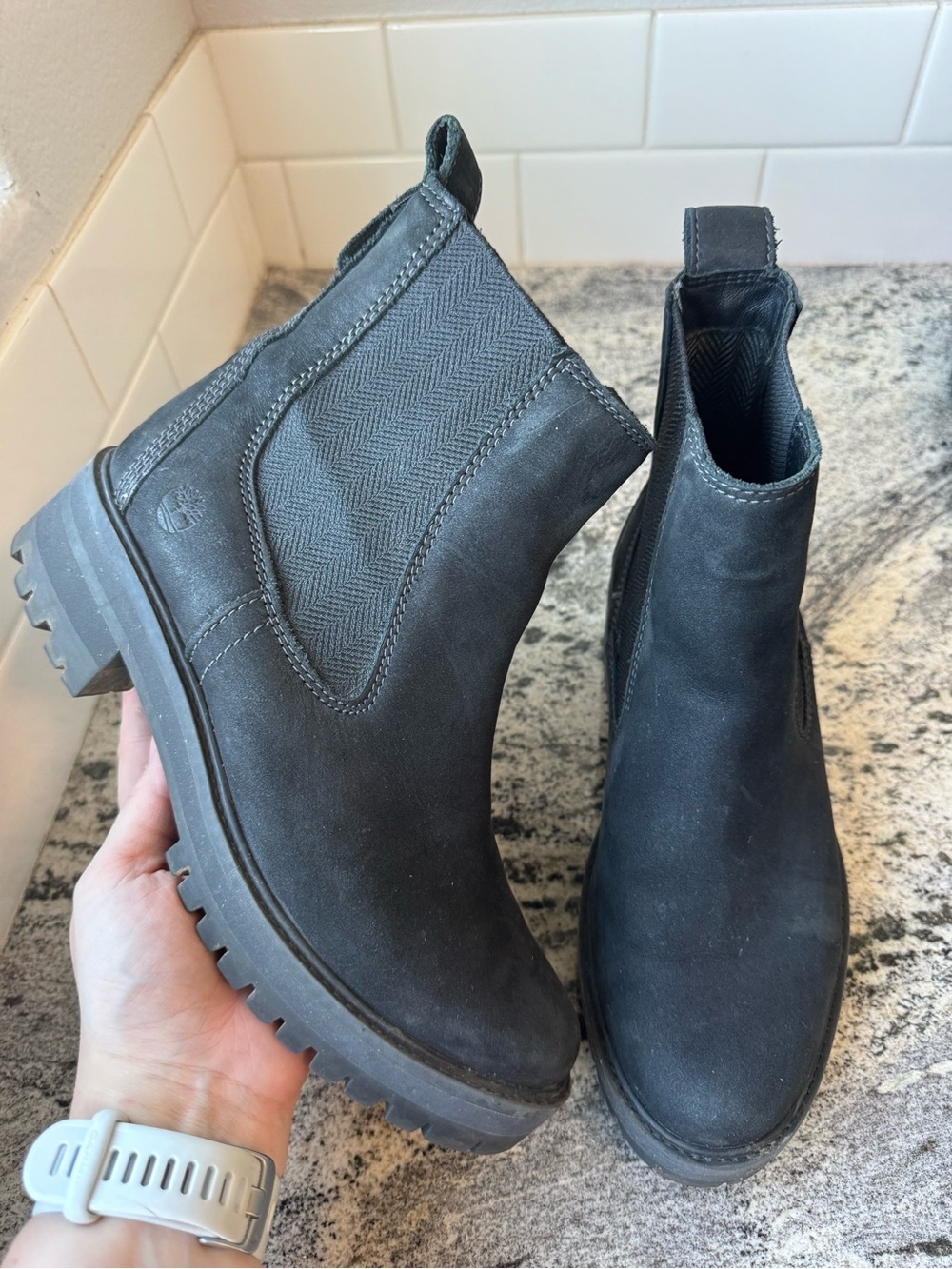 Timberland Black Nubuck Courmayeur Valley Chelsea Boots Size 8 EUC